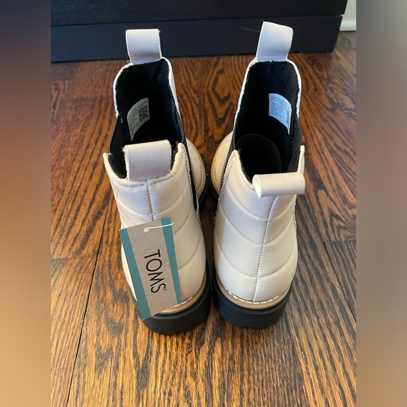 NWT TOMS Skylar Sahara Synthetic Nubuck/Matte Woven Boots. Size 5. - Picture 3 of 3